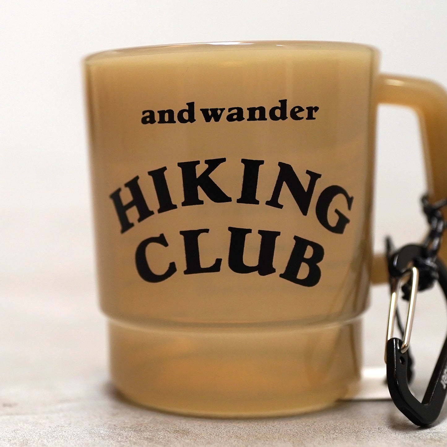 【and wander】アンドワンダー hiking club PP mug "Beige"