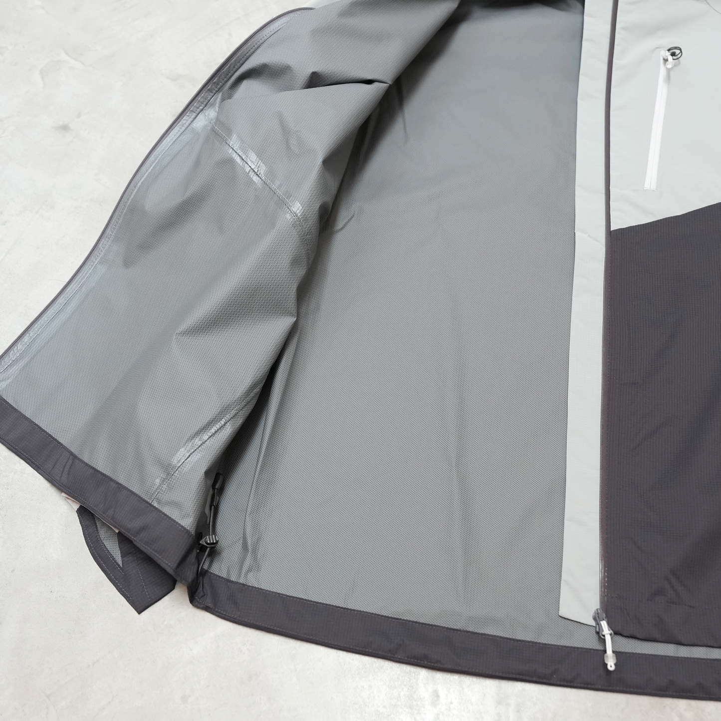 【Rab】ラブ men's Downpour Trail Light Jacket "2Color"