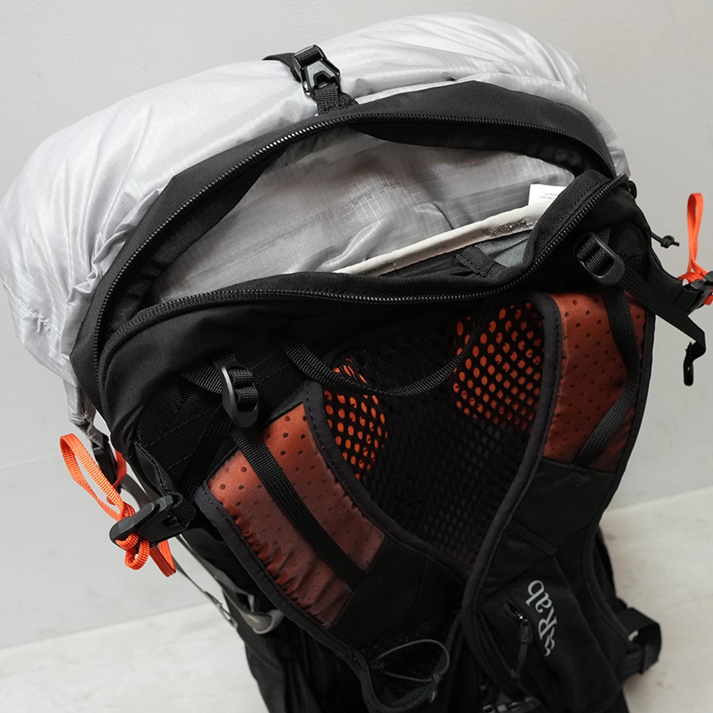 【Rab】ラブ men's Syclon XP 30 "Black×Dark Pewter"