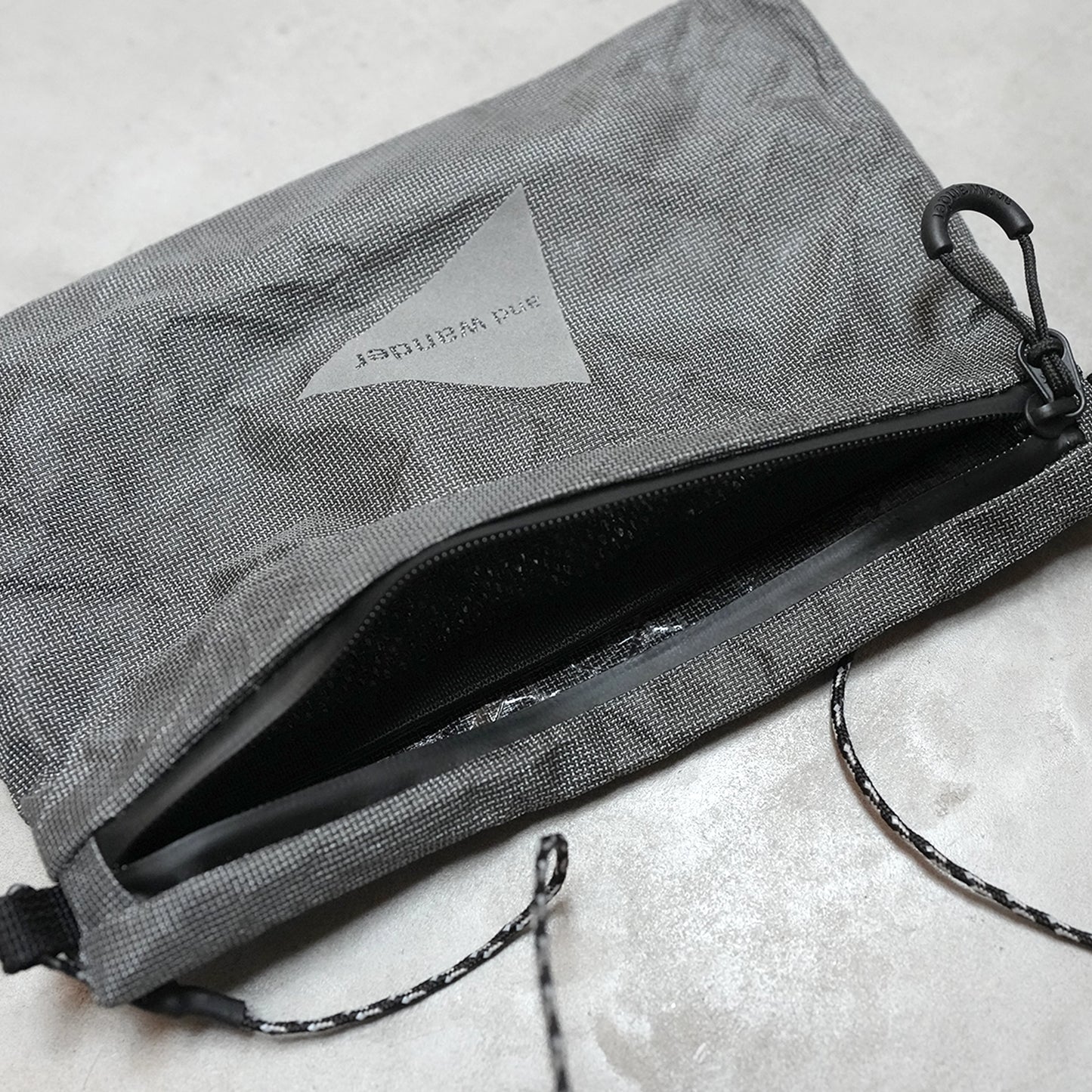 【and wander】アンドワンダー UltraWeave pouch "Gray"