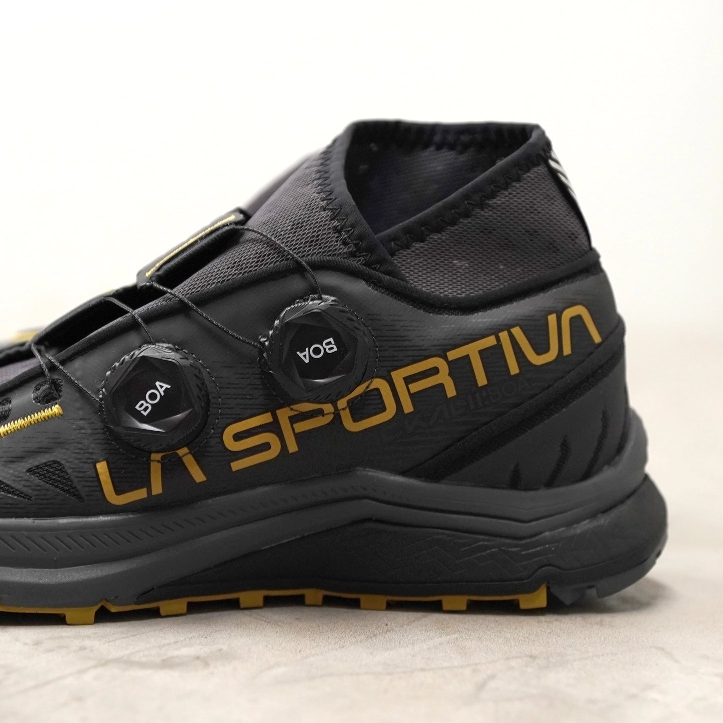 【LA SPORTIVA】ラ・スポルティバ Jackal Ⅱ Boa ”Black×Savana”