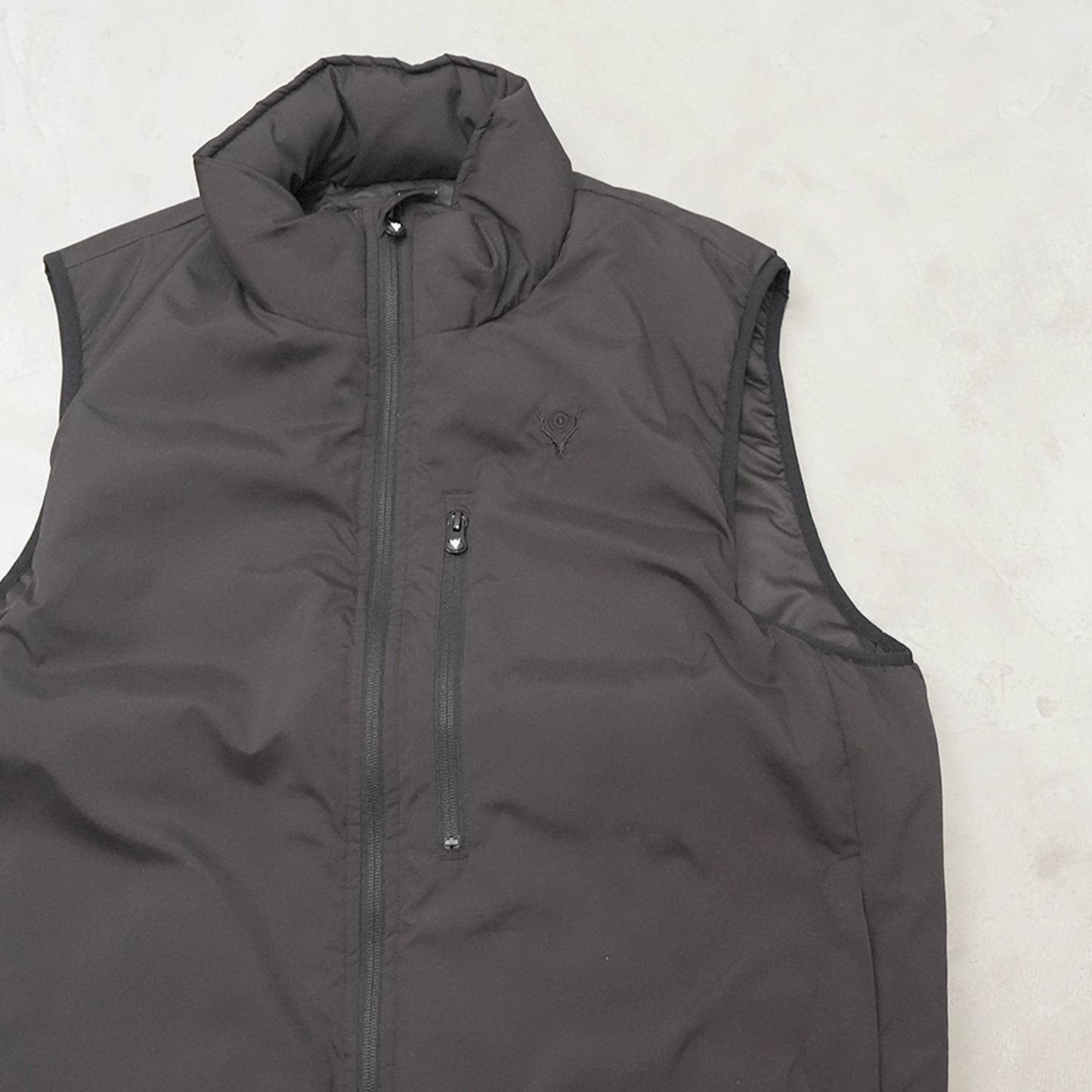 【South2 West8】サウスツーウエストエイト men's Insulator Vest-Poly Peach Skin "Black"