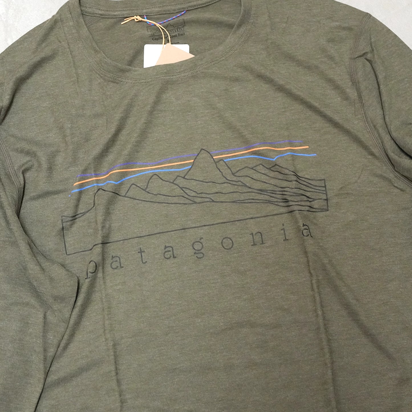 【patagonia】パタゴニア men's Long-Sleeved Capilene Cool Trail Shirt - Stratapeaks "BSNG" ※ネコポス可