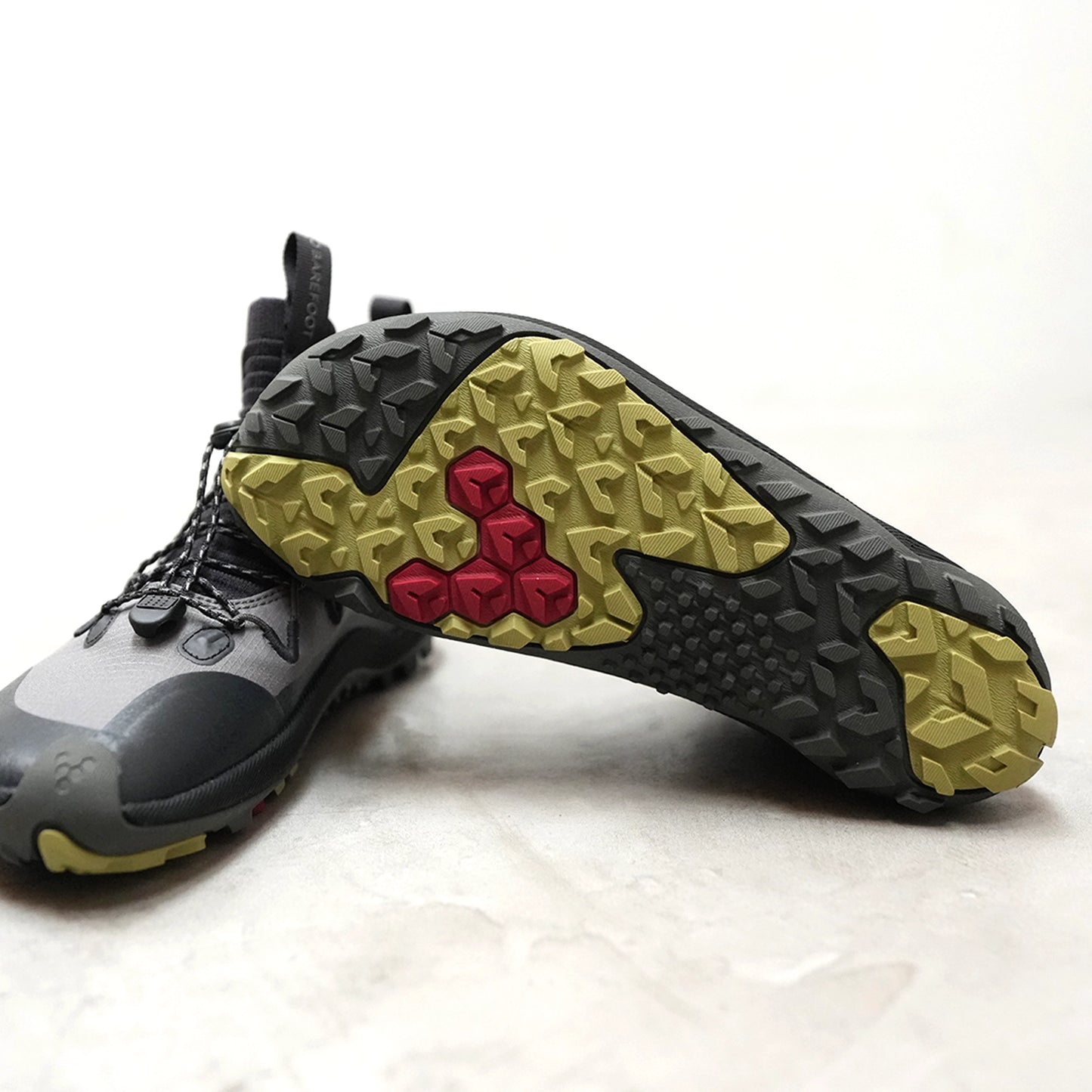 【VIVOBAREFOOT】ヴィヴォ ベアフット men's Primus Trail Flow Mid "2Color"