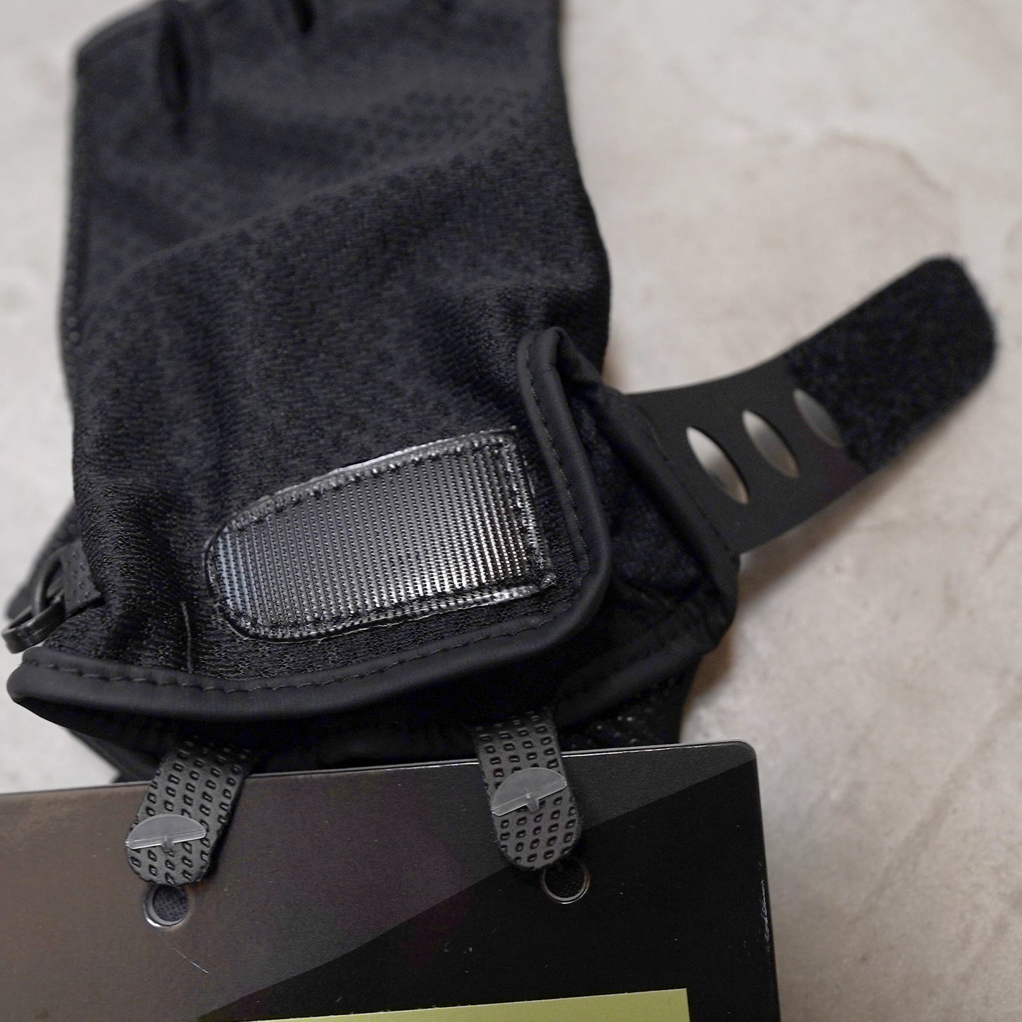 【AXESQUIN】アクシーズクイン Ventilation Finger Cut Glove "Black" ※ネコポス可
