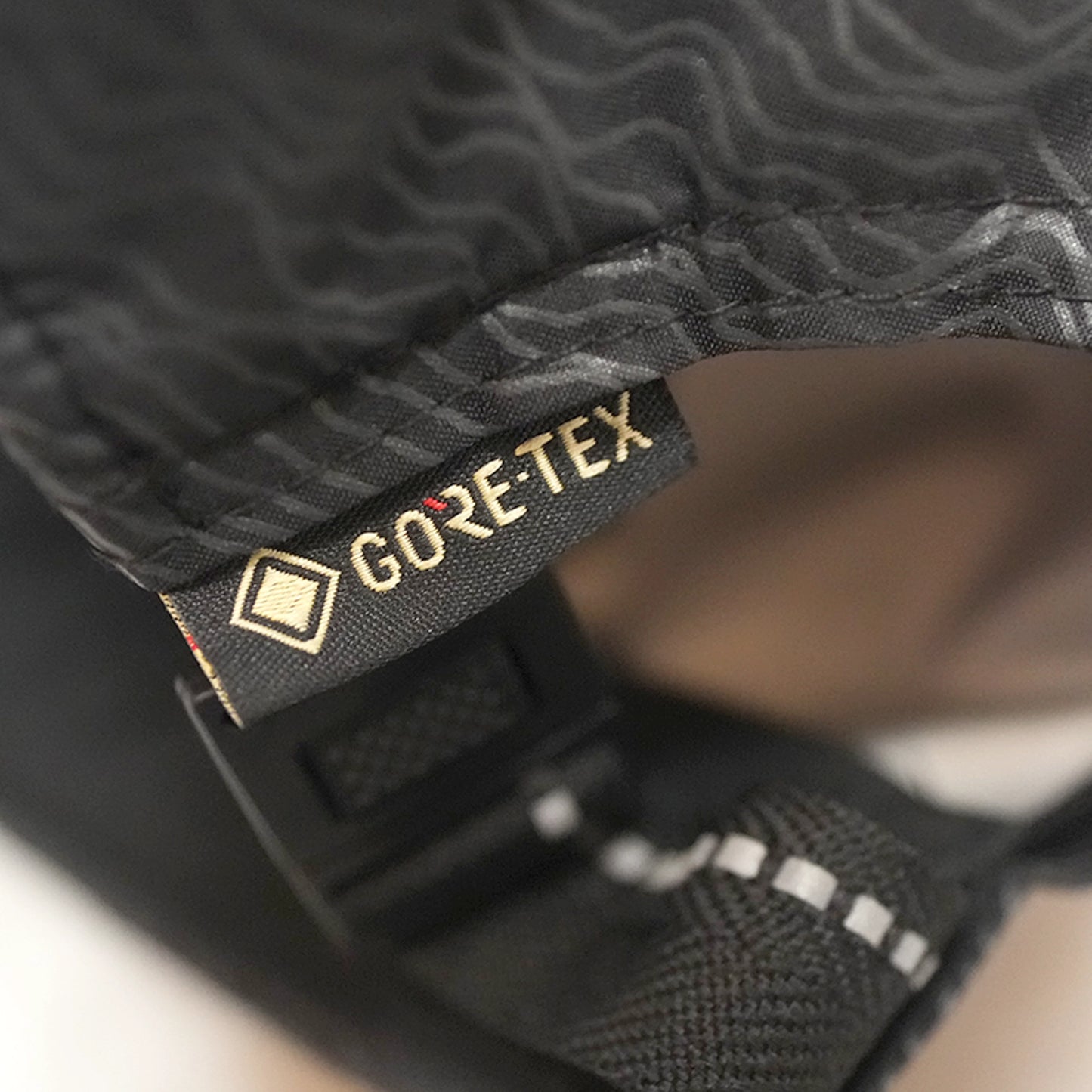【NEW ERA OUTDOOR】ニューエラアウトドア 9TWENTY GORE-TEX 2L Topographic surface "Black"