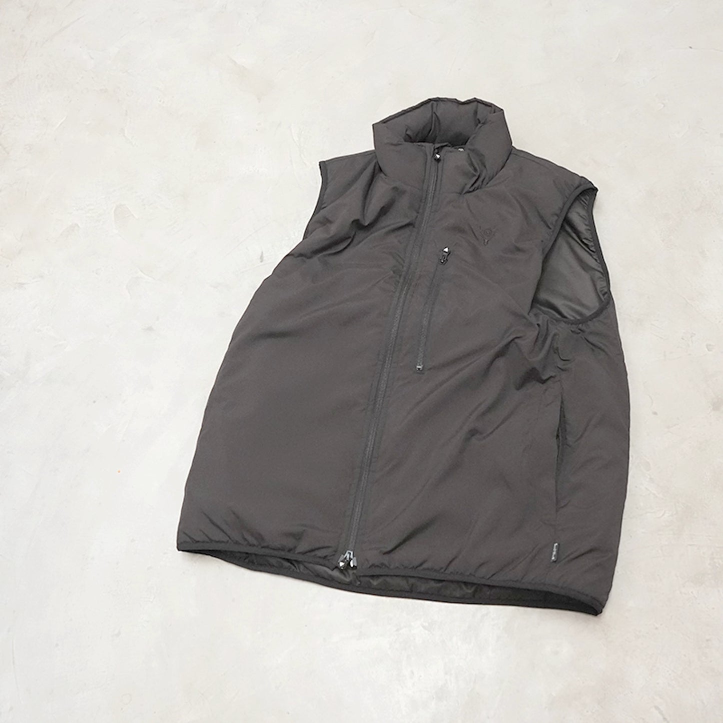 【South2 West8】サウスツーウエストエイト men's Insulator Vest-Poly Peach Skin "Black"