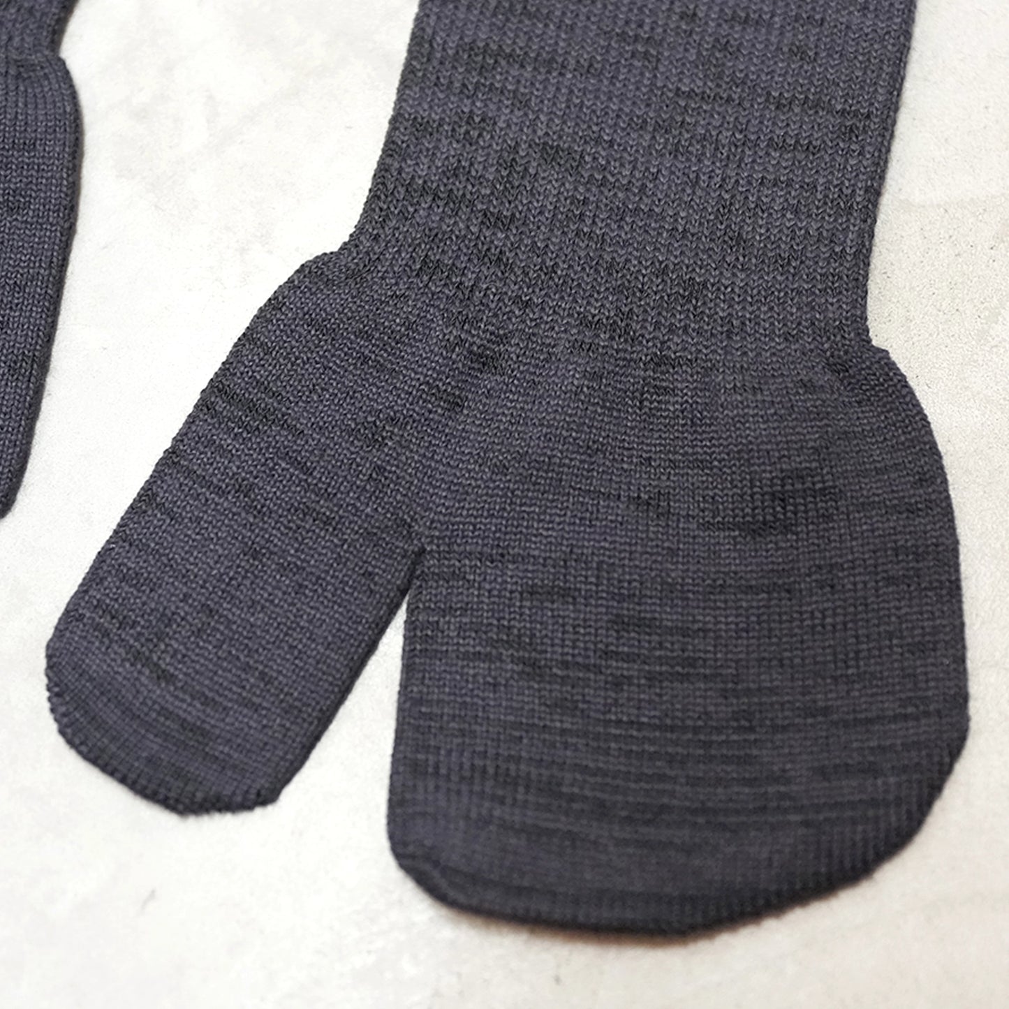 【YUBI SOCKS】 ユビソックス Tabi Quarter Crew Axio Wool "Black"