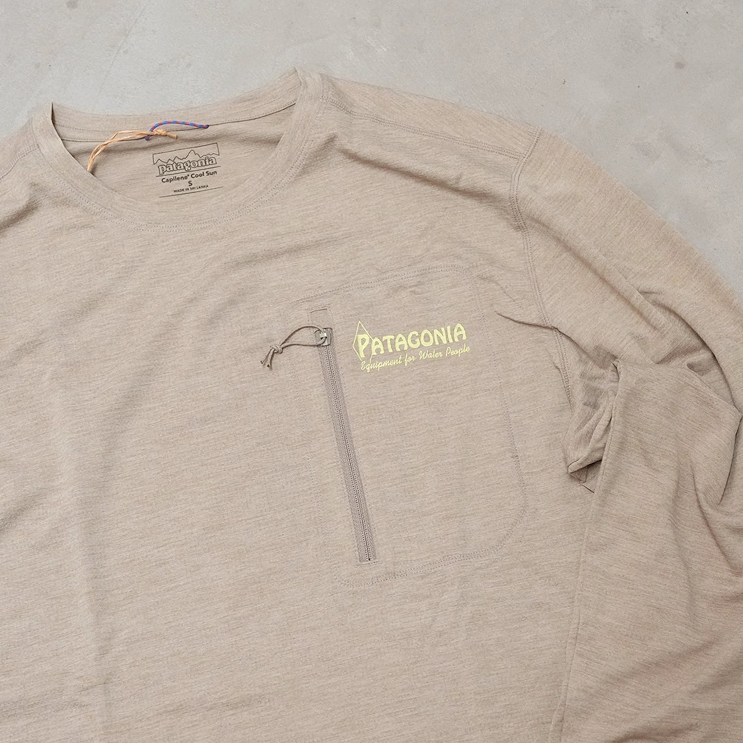 【patagonia】パタゴニア men's Long-Sleeved Capilene Cool Sun Shirt - Water People Banner "SDLX" ※ネコポス可
