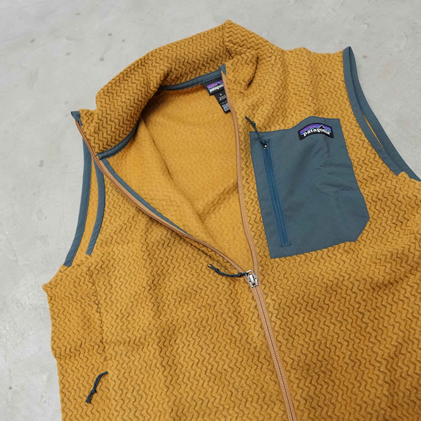 【patagonia】パタゴニア men's R1 Air Fleece Vest "2Color"
