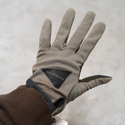 【and wander】アンドワンダー unisex stretch mesh glove "2Color" ※ネコポス可