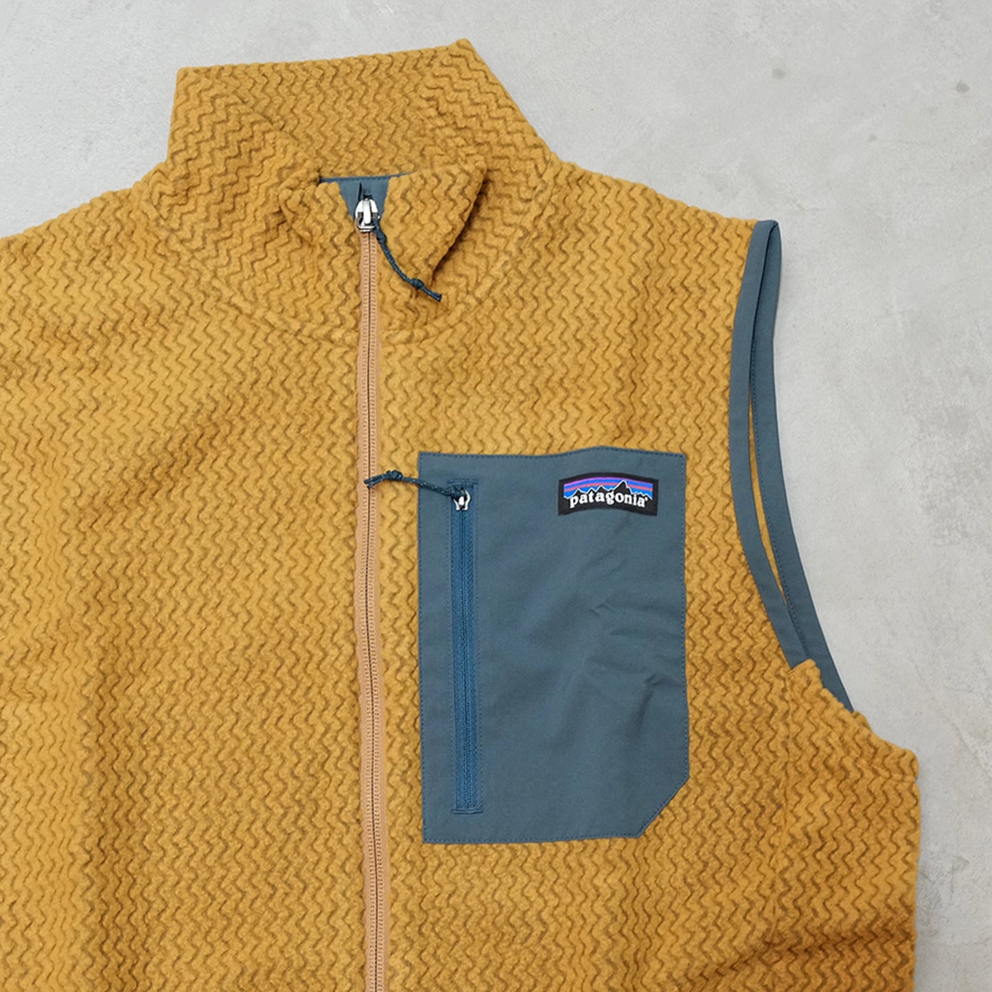 【patagonia】パタゴニア men's R1 Air Fleece Vest "2Color"