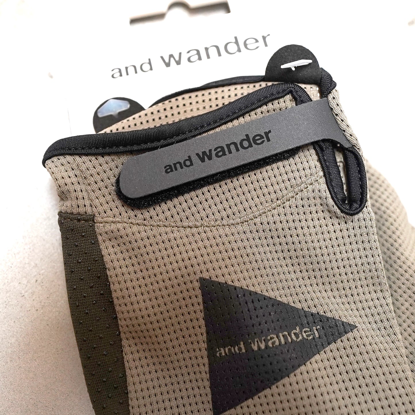 【and wander】アンドワンダー unisex stretch mesh glove "2Color" ※ネコポス可
