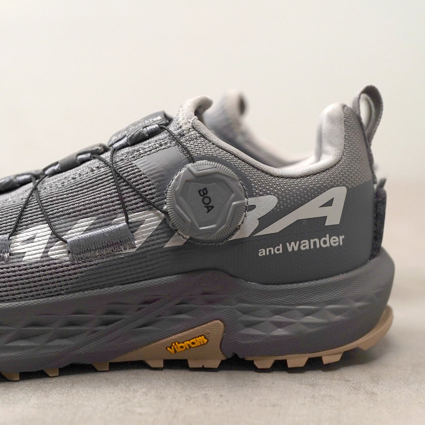 【and wander】アンドワンダー Altra×and wander TIMP 5 BOA "Gray"