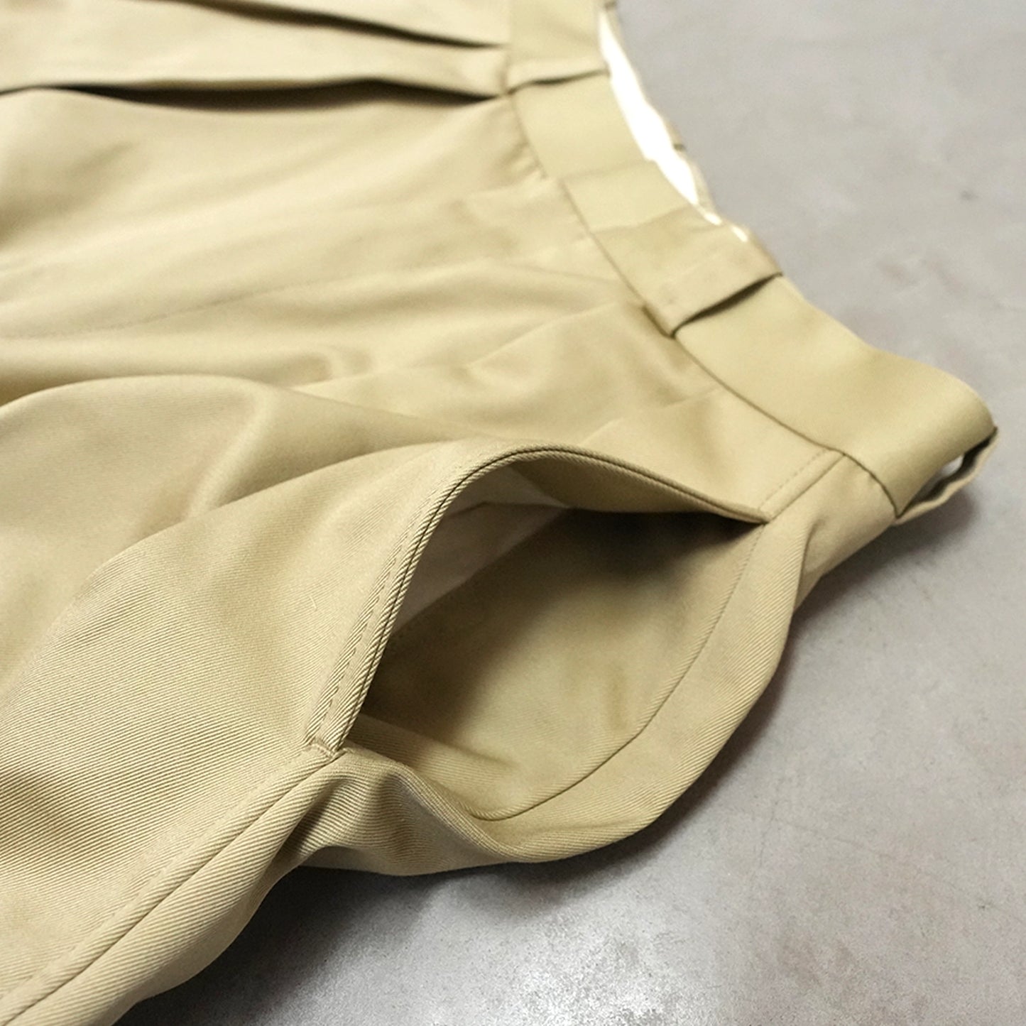 【nanamica】ナナミカ women's Double Pleated Chino Shorts "Khaki"