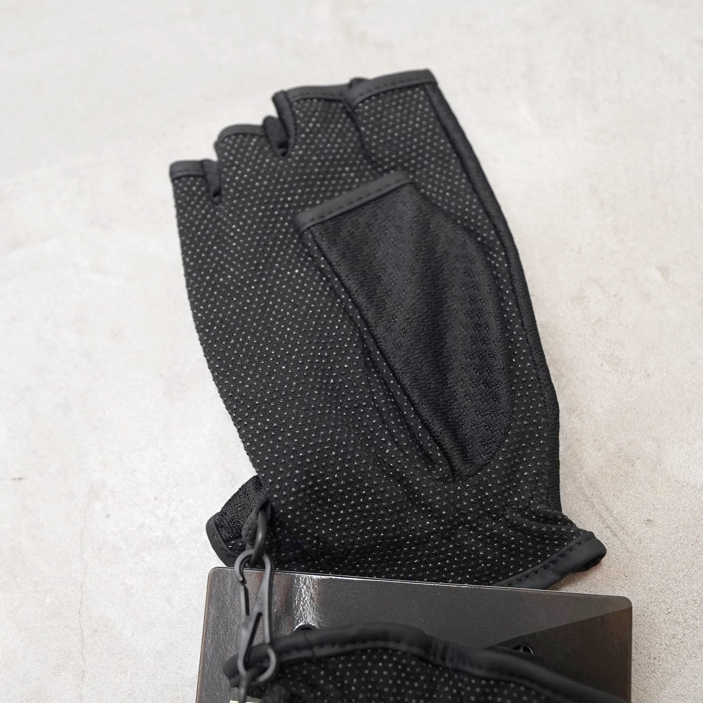 【AXESQUIN】アクシーズクイン Ventilation Finger Cut Glove "Black" ※ネコポス可