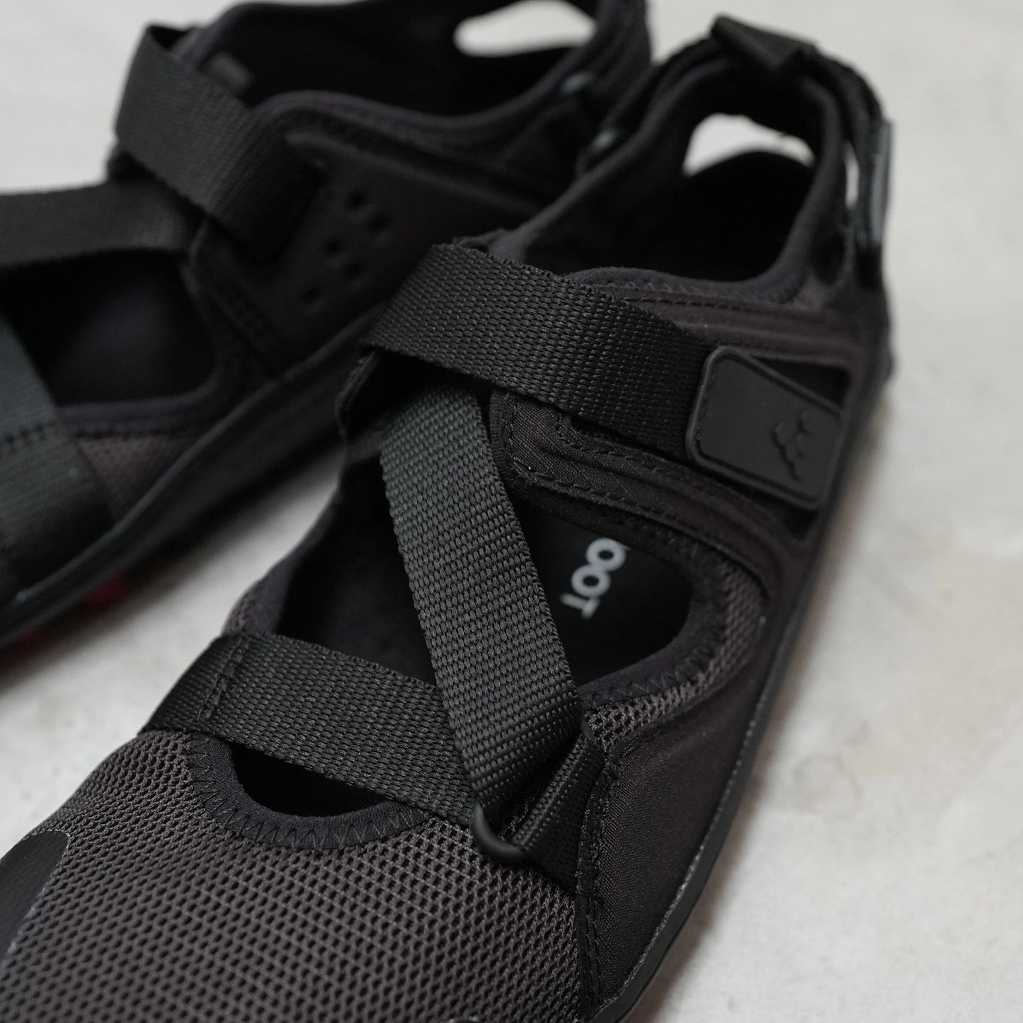 【VIVOBAREFOOT】ヴィヴォ ベアフット women's Tracker Sandal "Obsidian"