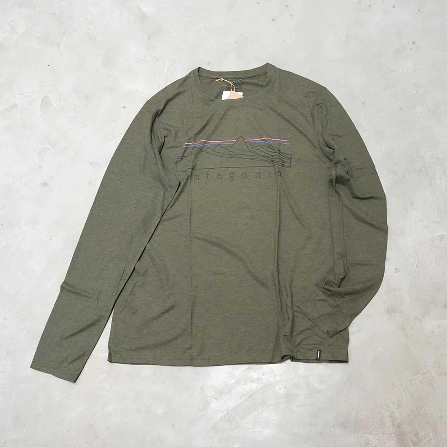 【patagonia】パタゴニア men's Long-Sleeved Capilene Cool Trail Shirt - Stratapeaks "BSNG" ※ネコポス可