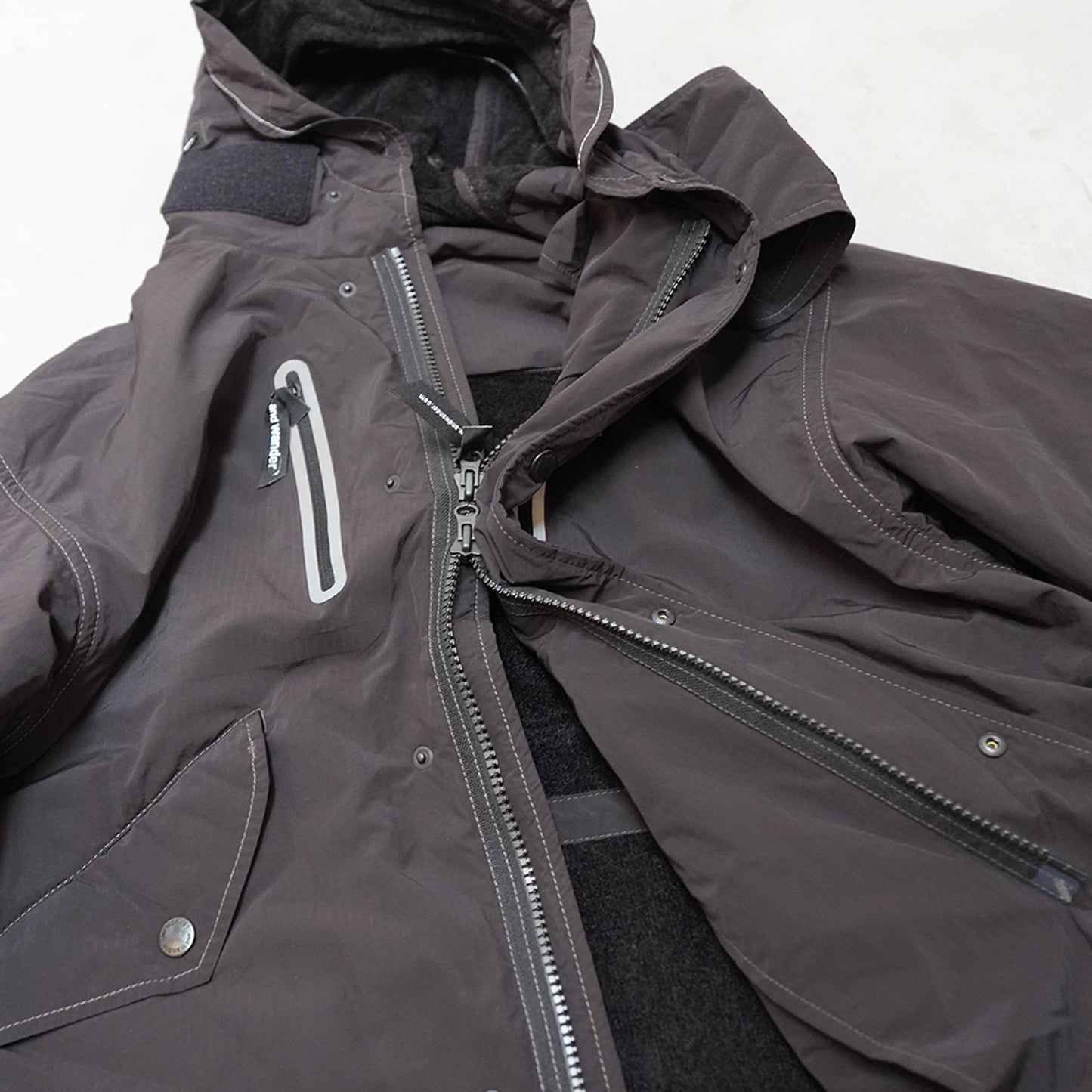 【and wander】アンドワンダー women's Fishtail Octa Coat "Black"