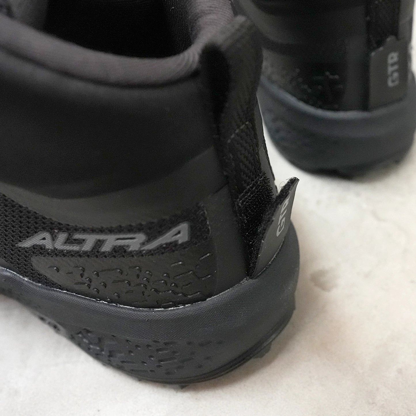【ALTRA】アルトラ men's Timp 6 Mid GTX "Black×Black"