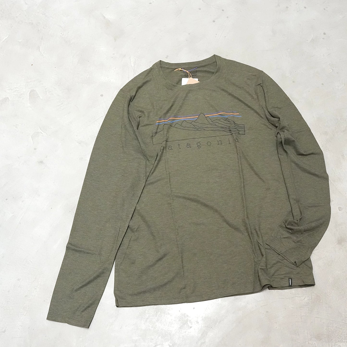 【patagonia】パタゴニア men's Long-Sleeved Capilene Cool Trail Shirt - Stratapeaks "BSNG" ※ネコポス可