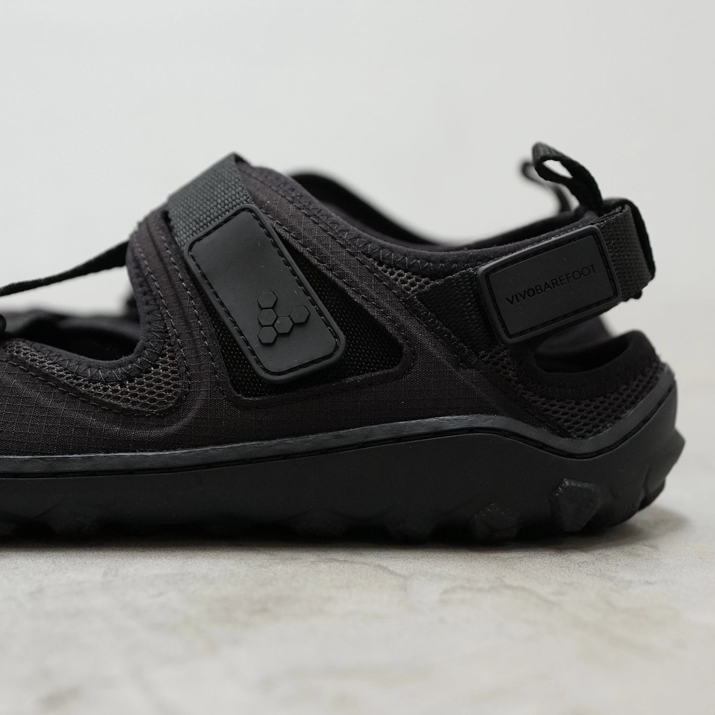 【VIVOBAREFOOT】ヴィヴォ ベアフット women's Tracker Sandal "Obsidian"