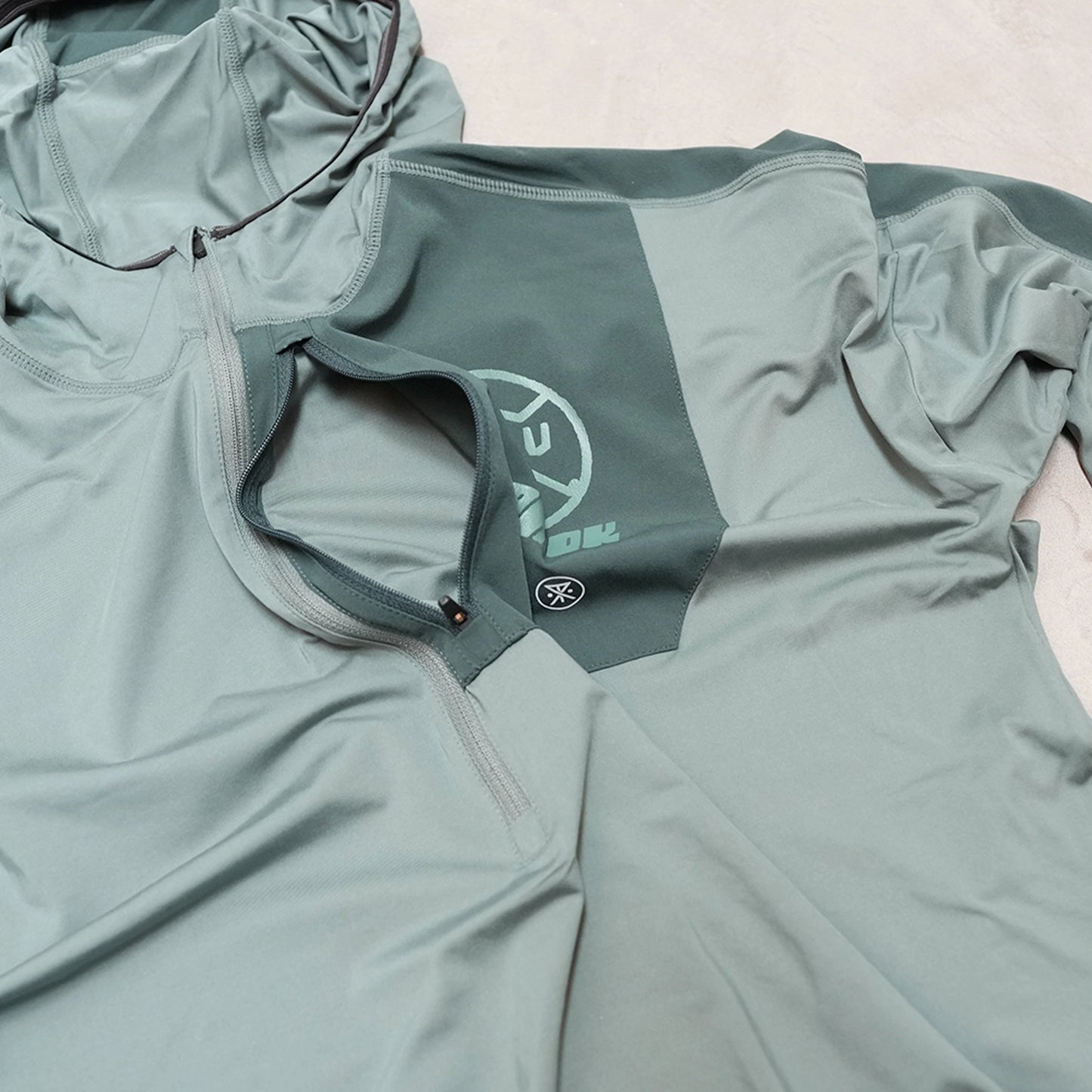 【ROARK RUN AMOK】ロアークランアモック men's Grinnell Hoodie "Dark Forest"