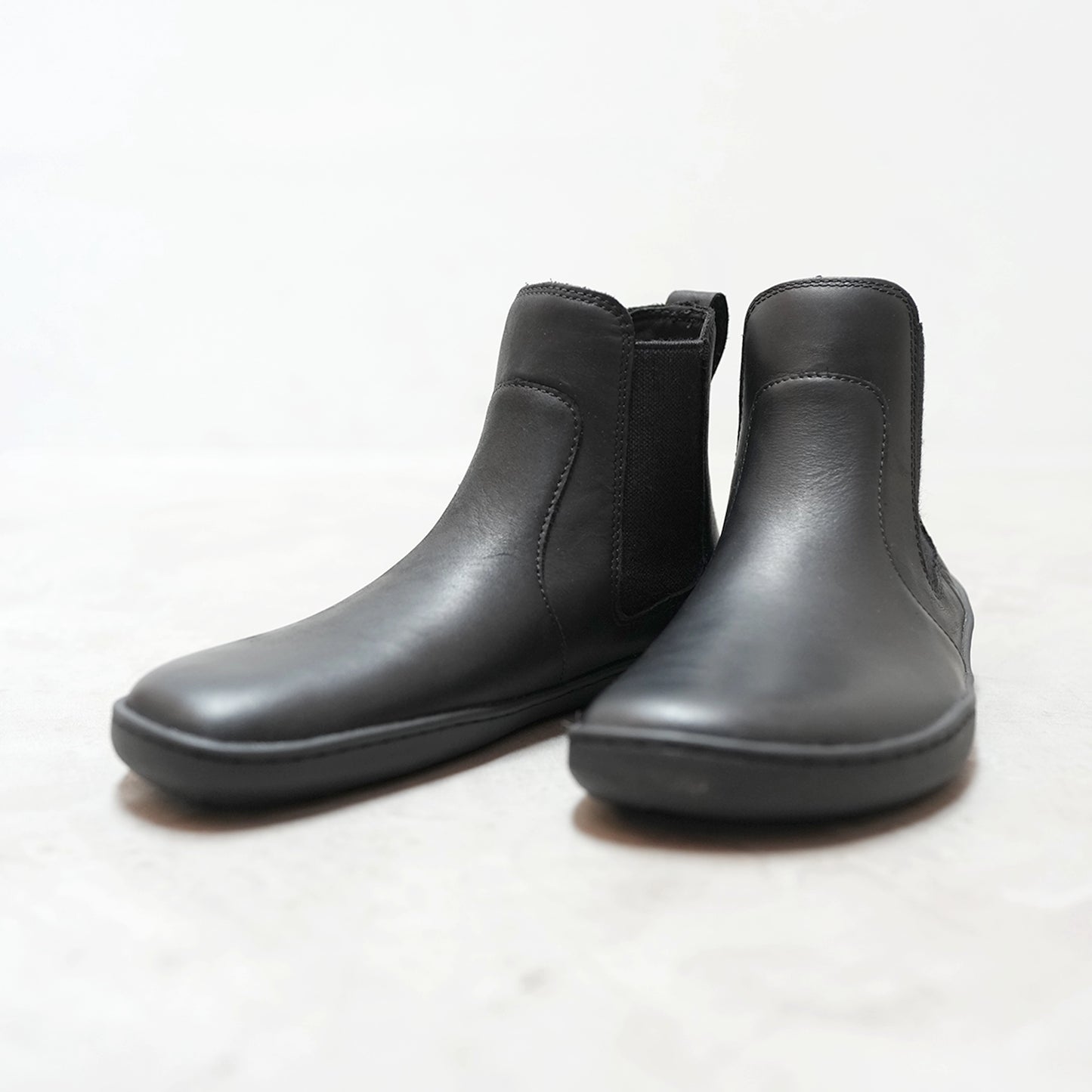 【VIVOBAREFOOT】ヴィヴォ ベアフット women's Sensus Chelsea "Obsidian"