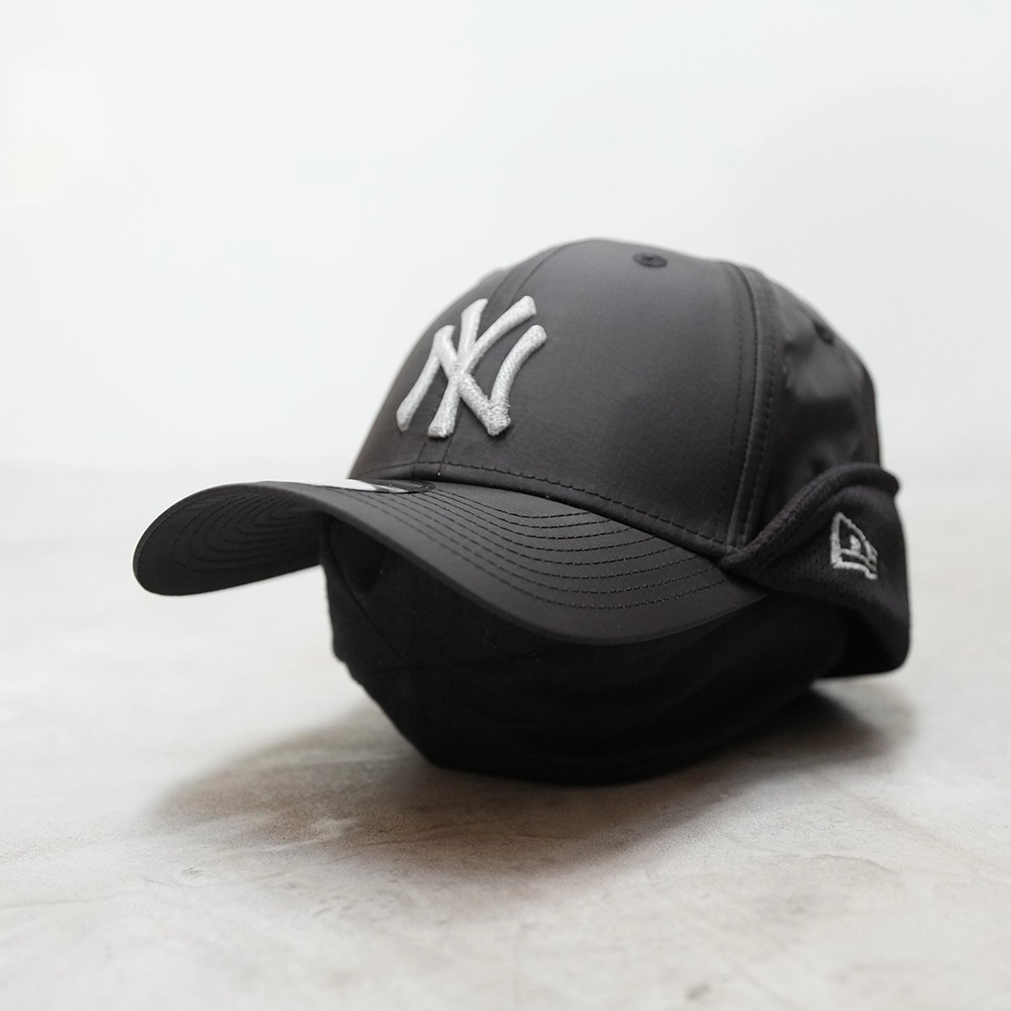 【NEW ERA OUTDOOR】ニューエラアウトドア 39THIRTY Flip Down New York Yankees Octa Warm Gear "Black"