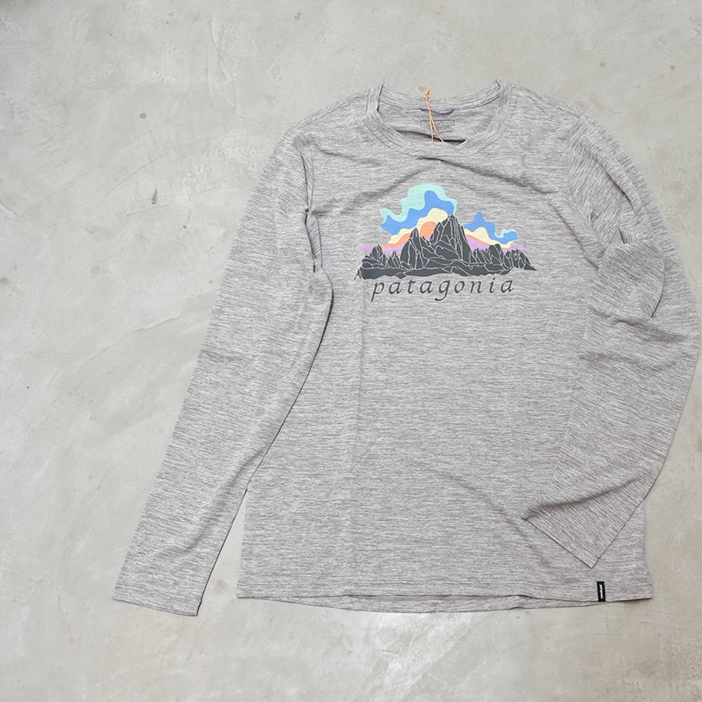 【patagonia】パタゴニア women's Long-Sleeved Capilene Cool Daily Shirt (Fitz Roy Nimbus) ※ネコポス可