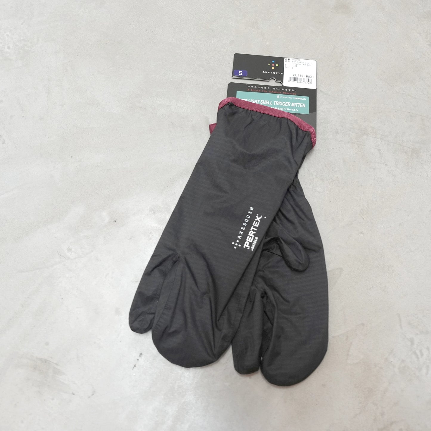 【AXESQUIN】アクシーズクイン ｍen's W2P Light Shell Trigger Mitten "スミイロ" ※ネコポス可