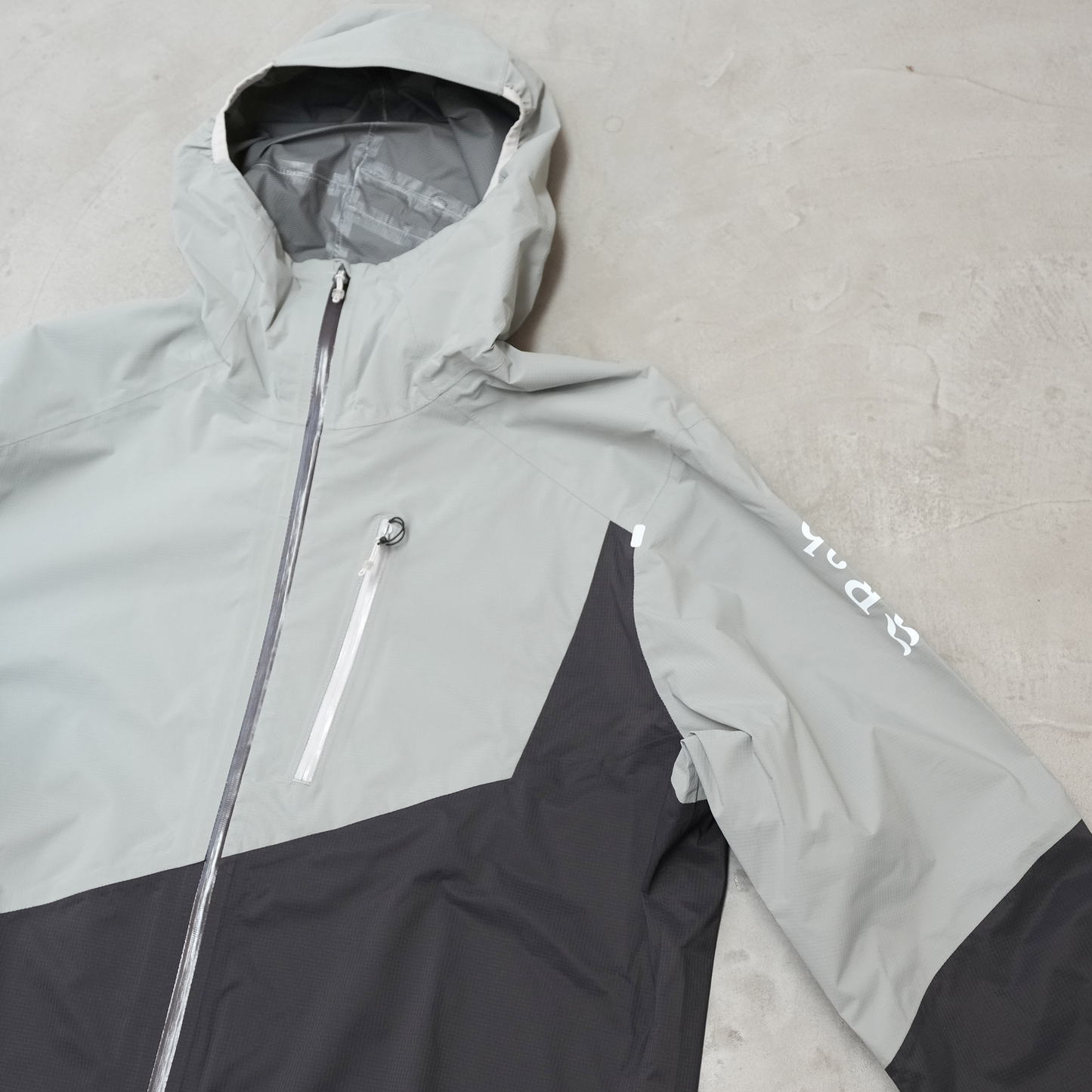 【Rab】ラブ men's Downpour Trail Light Jacket "2Color"