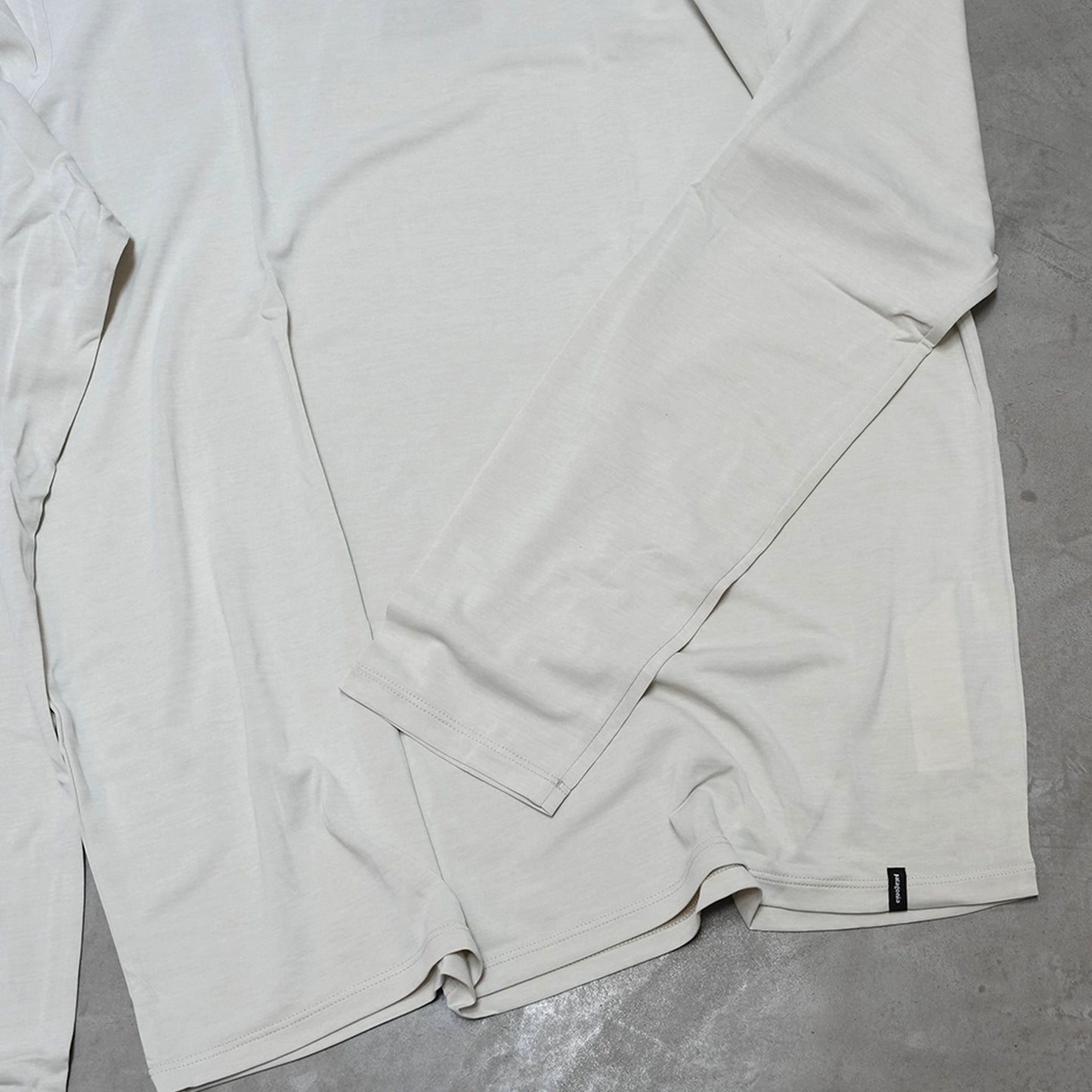 【patagonia】パタゴニア men's Capilene Cool Daily Hoody - Boardshort Logo "DYWH" ※ネコポス可