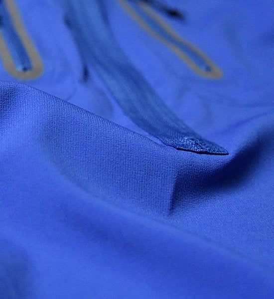 【and wander】 アンドワンダー men's tech hoodie ”Blue”