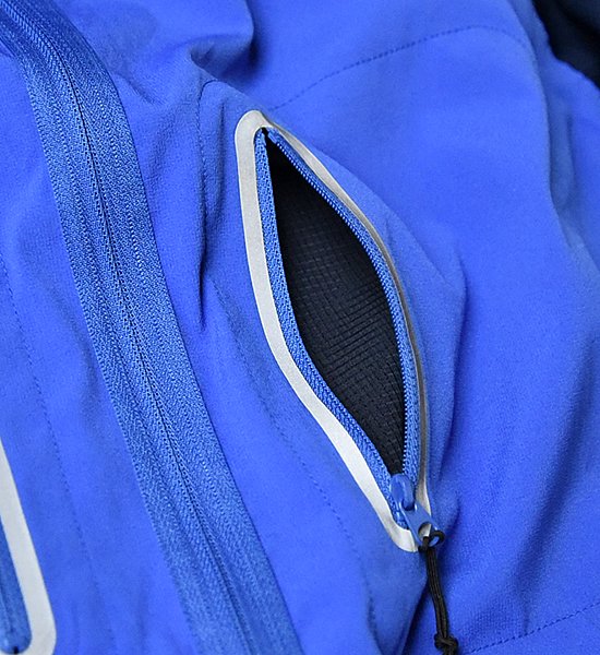 【and wander】 アンドワンダー men's tech hoodie ”Blue”
